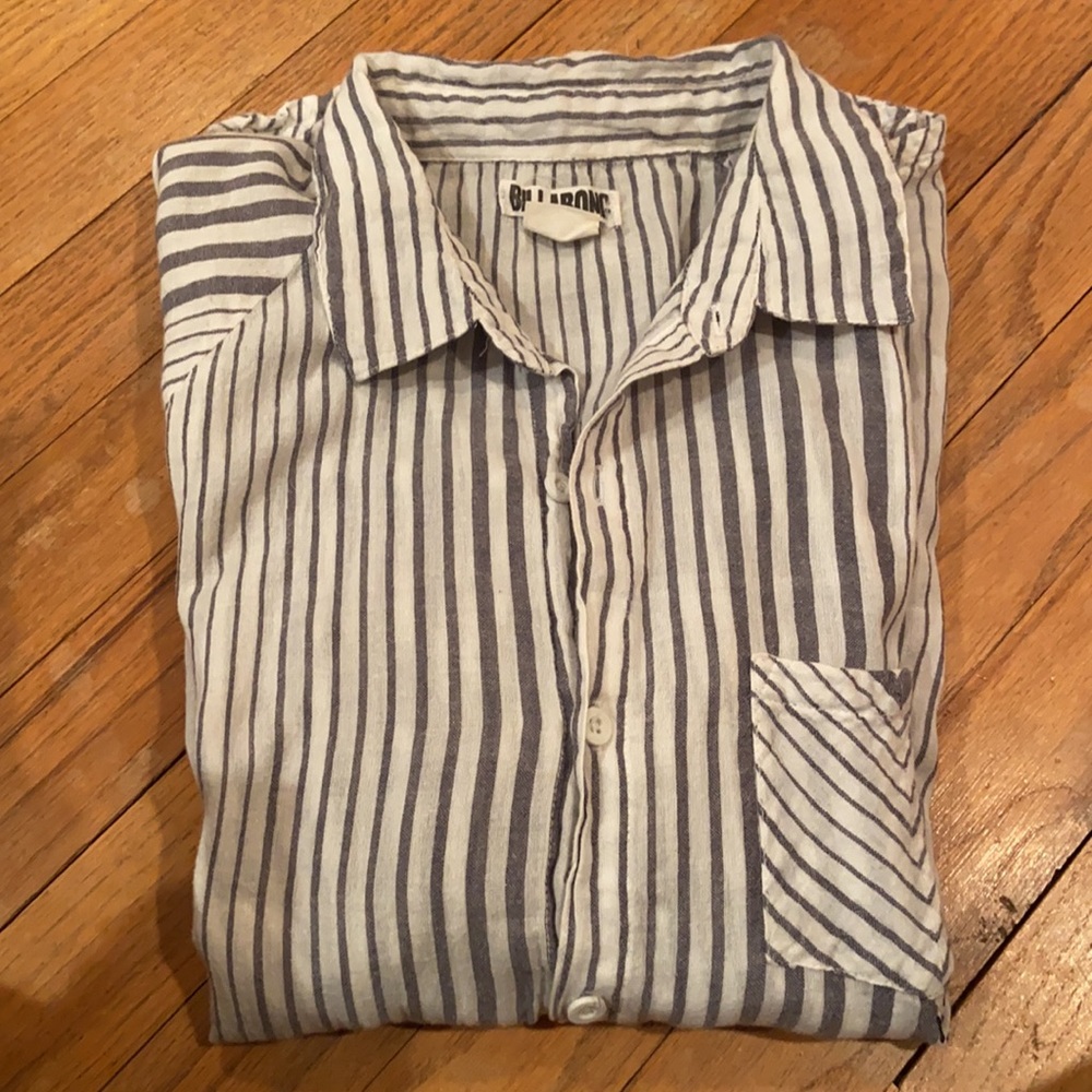 Billabong woman’s button up in size Large